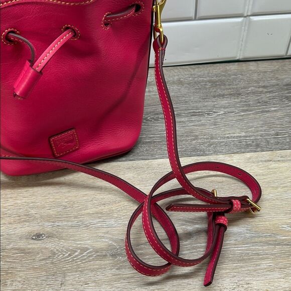 2527 Dooney & Bourke pink Florentine bucket bag 20445502527 - Picture 7 of 14